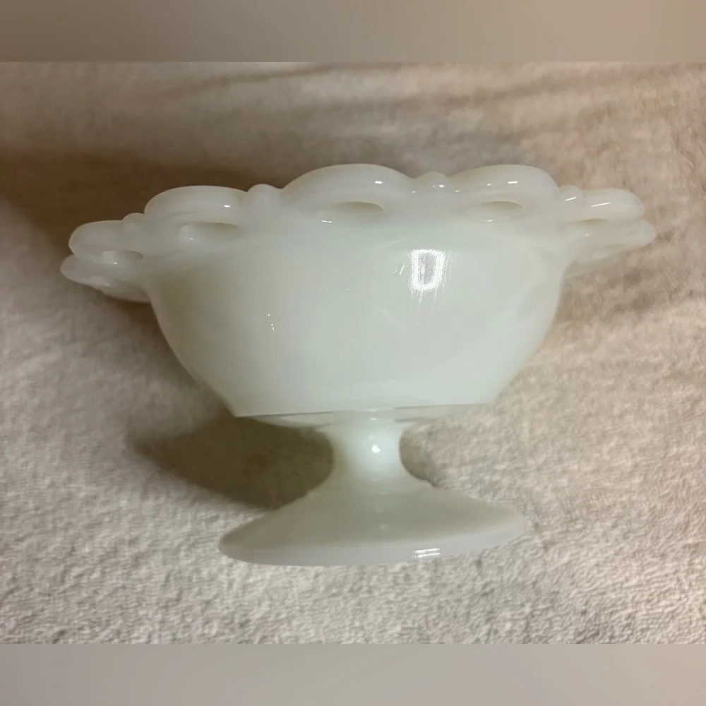 Vtg Anchor Hocking 'Old Colony' Lace Edge Milk Glass Pedestal Compote Candy Dish